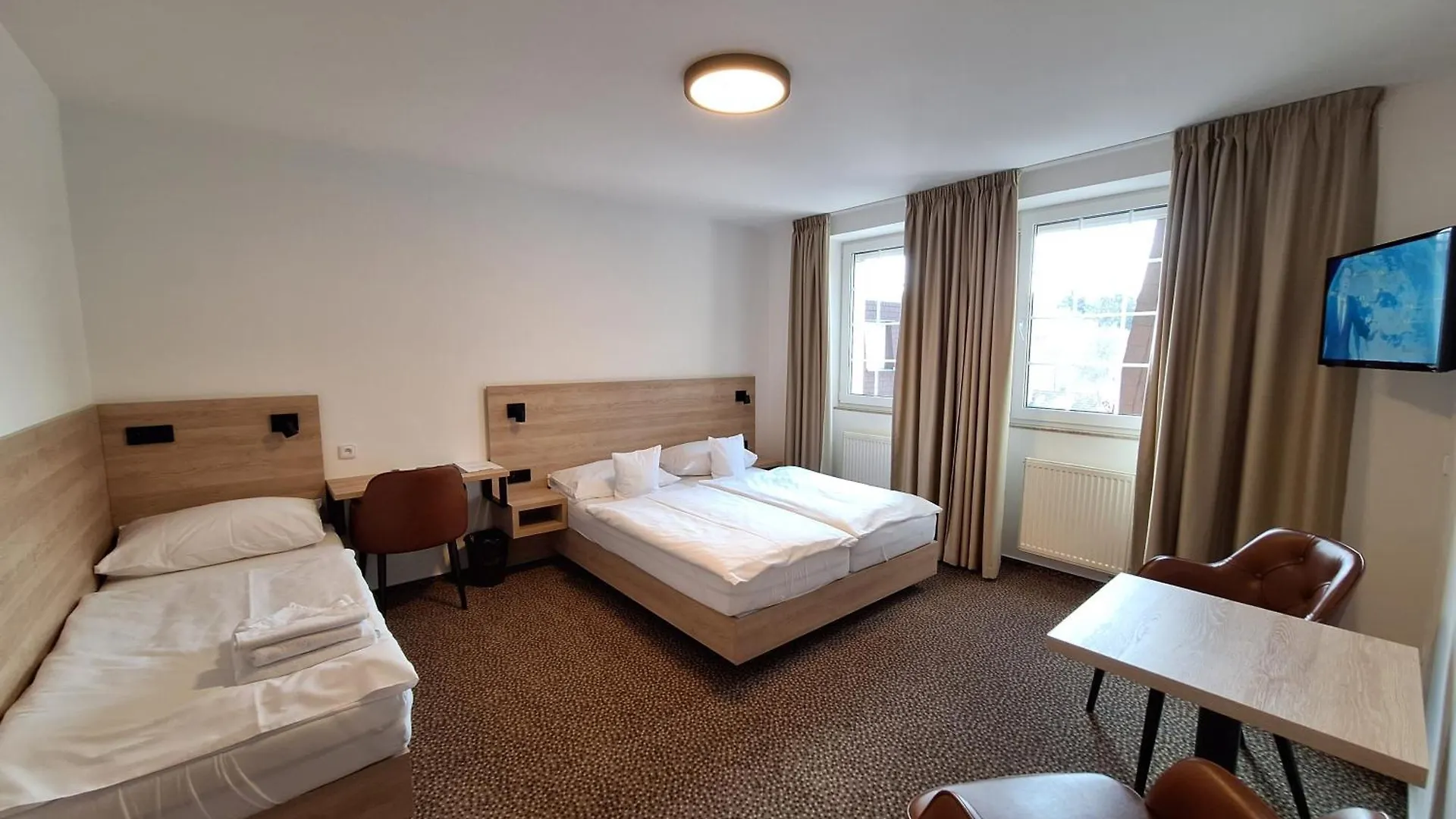 ***  פראג Hotel Avion צ'כיה