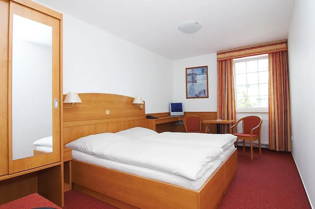 פראג Hotel Avion 3*,